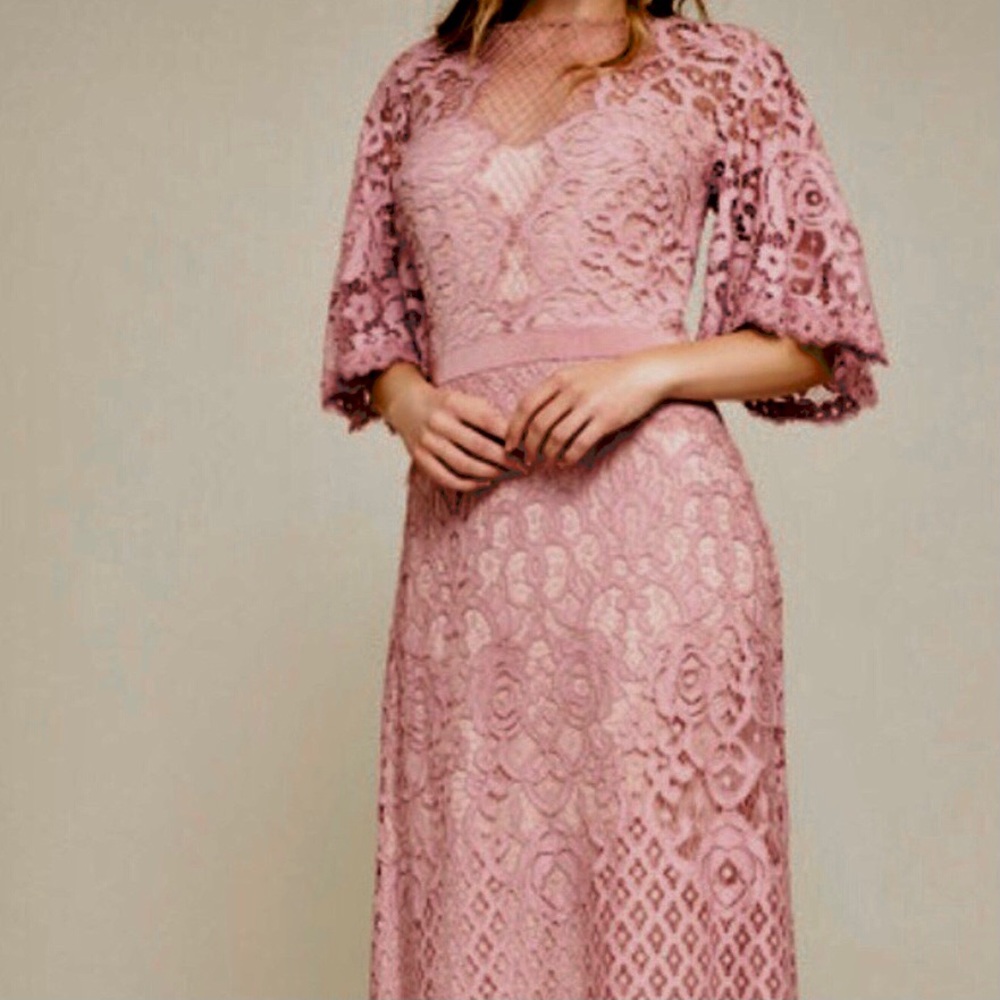 TADASHI SHOJI Lace Flutter Sleeve Gown